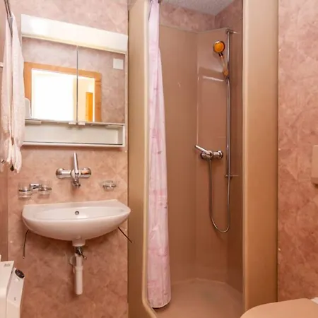 Swiss Views מלון